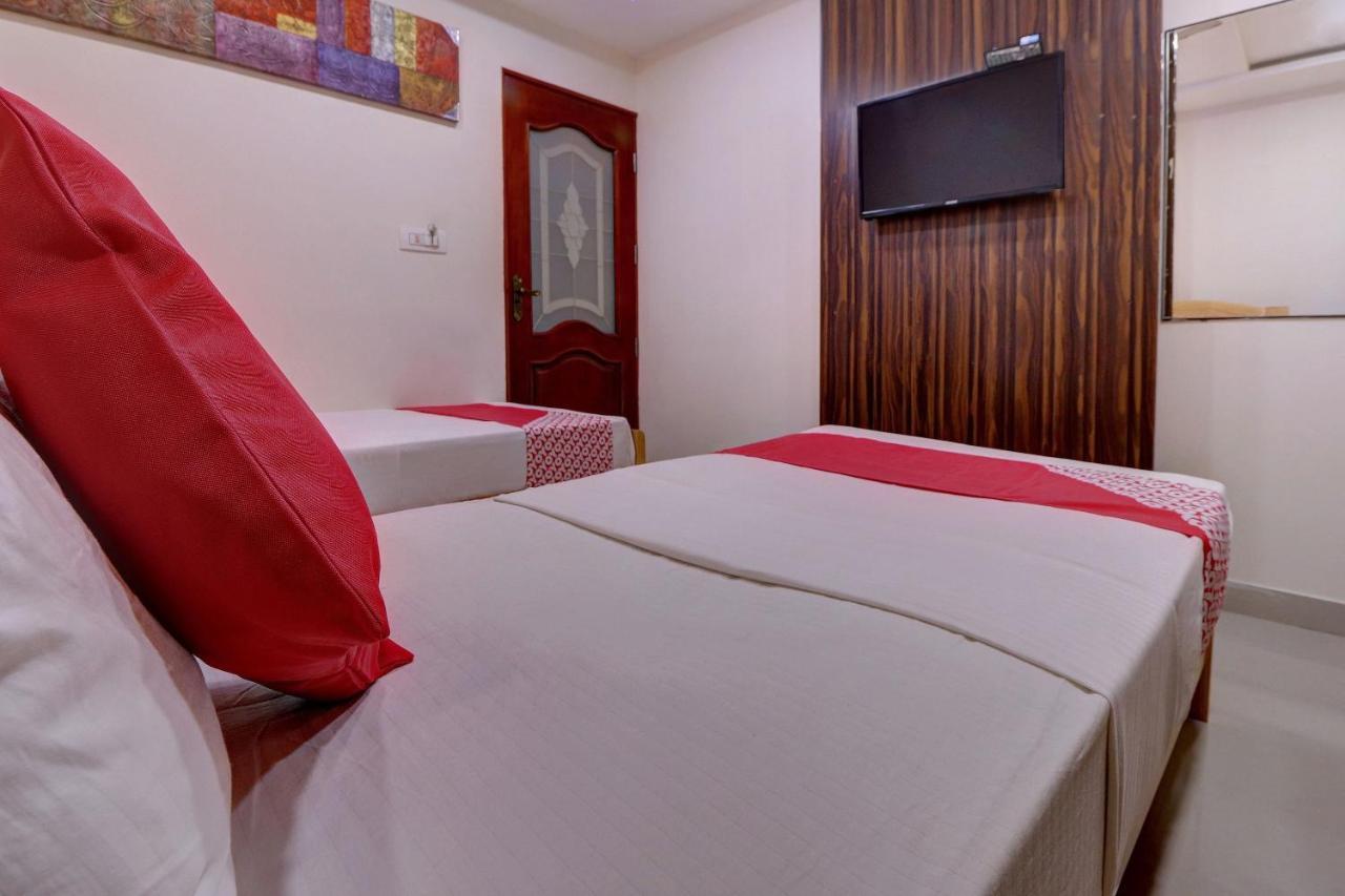 Oyo 24245 Dv Residency Hotel Bhadravati Buitenkant foto