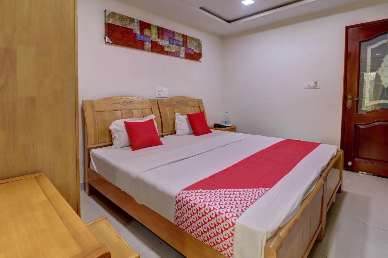 Oyo 24245 Dv Residency Hotel Bhadravati Buitenkant foto