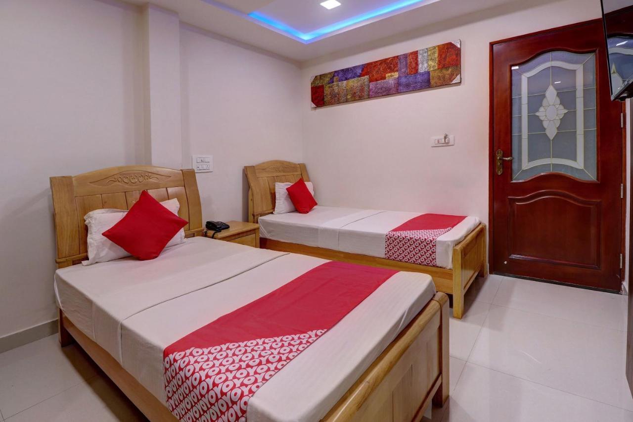 Oyo 24245 Dv Residency Hotel Bhadravati Buitenkant foto