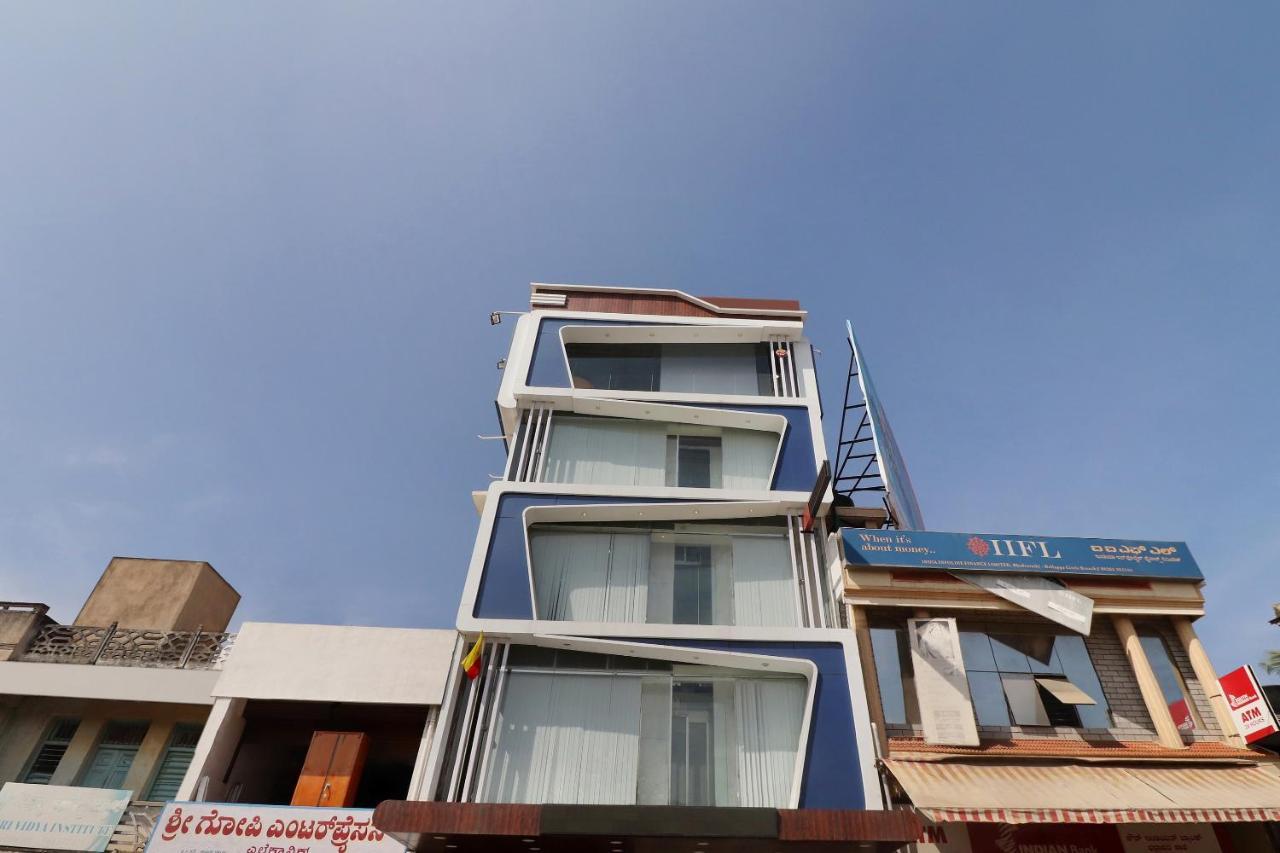 Oyo 24245 Dv Residency Hotel Bhadravati Buitenkant foto